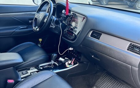 Mitsubishi Outlander III рестайлинг 3, 2019 год, 2 350 000 рублей, 8 фотография