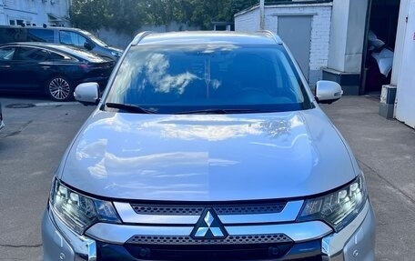 Mitsubishi Outlander III рестайлинг 3, 2019 год, 2 350 000 рублей, 5 фотография