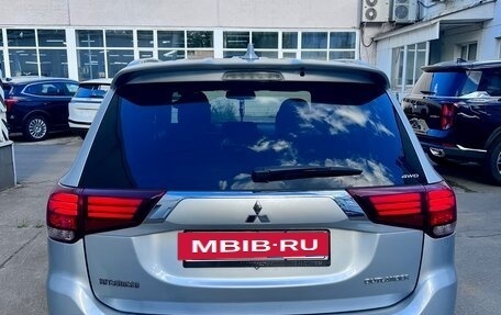 Mitsubishi Outlander III рестайлинг 3, 2019 год, 2 350 000 рублей, 6 фотография