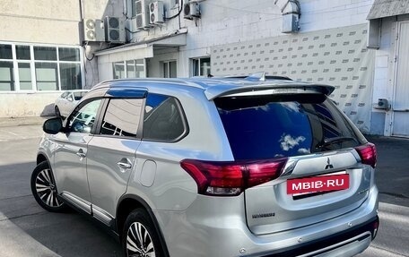Mitsubishi Outlander III рестайлинг 3, 2019 год, 2 350 000 рублей, 4 фотография