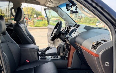 Toyota Land Cruiser Prado 150 рестайлинг 2, 2017 год, 5 100 000 рублей, 6 фотография
