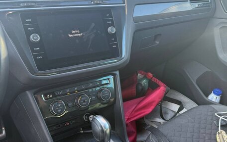 Volkswagen Tiguan II, 2018 год, 2 200 000 рублей, 4 фотография