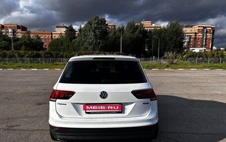 Volkswagen Tiguan II, 2020 год, 2 600 000 рублей, 2 фотография
