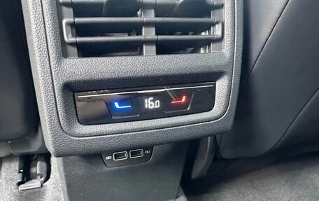 Volkswagen Golf VIII, 2022 год, 2 100 000 рублей, 13 фотография