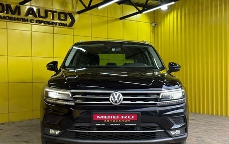 Volkswagen Tiguan II, 2017 год, 2 399 000 рублей, 2 фотография