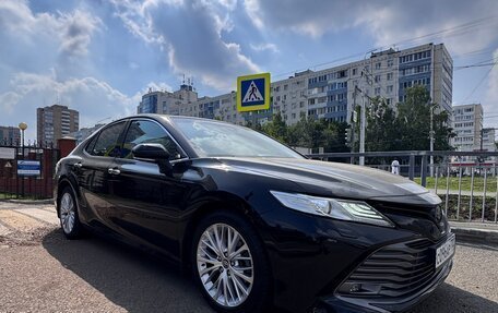 Toyota Camry, 2019 год, 2 800 000 рублей, 3 фотография