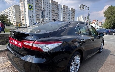 Toyota Camry, 2019 год, 2 800 000 рублей, 4 фотография