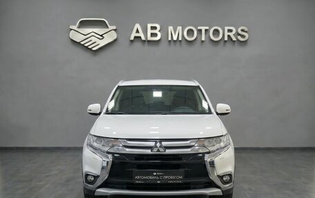 Mitsubishi Outlander III рестайлинг 3, 2018 год, 1 855 000 рублей, 2 фотография