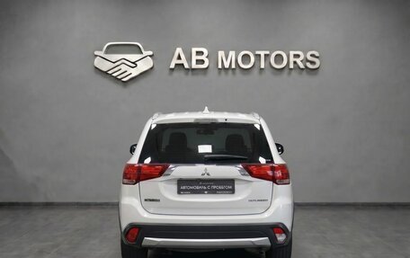Mitsubishi Outlander III рестайлинг 3, 2018 год, 1 855 000 рублей, 5 фотография
