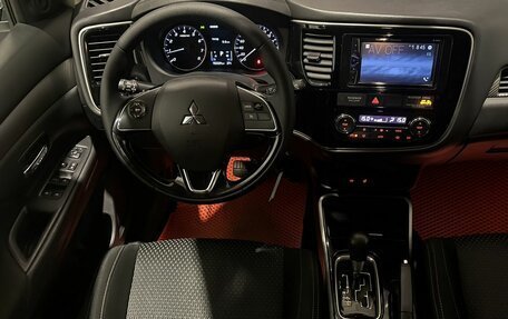 Mitsubishi Outlander III рестайлинг 3, 2018 год, 1 855 000 рублей, 9 фотография