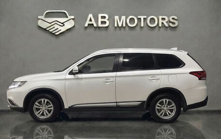 Mitsubishi Outlander III рестайлинг 3, 2018 год, 1 855 000 рублей, 6 фотография