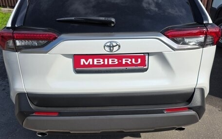 Toyota RAV4, 2022 год, 4 650 000 рублей, 8 фотография