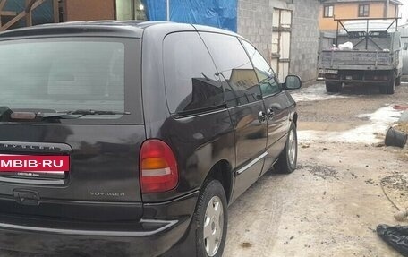 Chrysler Voyager III, 1998 год, 250 000 рублей, 2 фотография