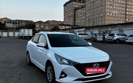 Hyundai Solaris II рестайлинг, 2021 год, 1 450 000 рублей, 2 фотография