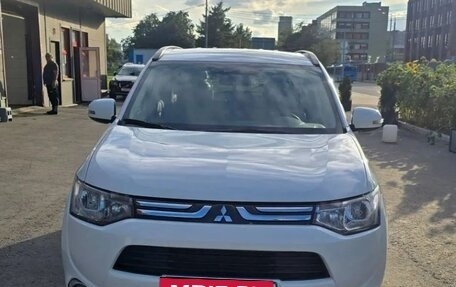 Mitsubishi Outlander III рестайлинг 3, 2012 год, 1 200 000 рублей, 3 фотография