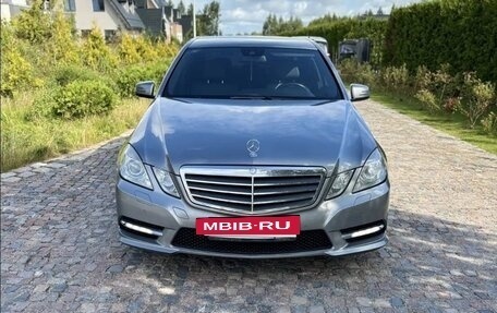 Mercedes-Benz E-Класс, 2012 год, 1 900 000 рублей, 4 фотография