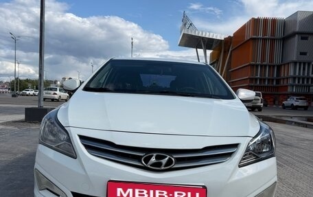 Hyundai Solaris II рестайлинг, 2015 год, 825 000 рублей, 1 фотография