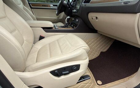 Volkswagen Touareg III, 2015 год, 2 400 000 рублей, 24 фотография