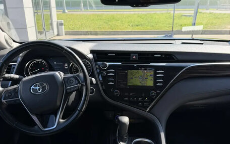 Toyota Camry, 2019 год, 2 990 000 рублей, 4 фотография