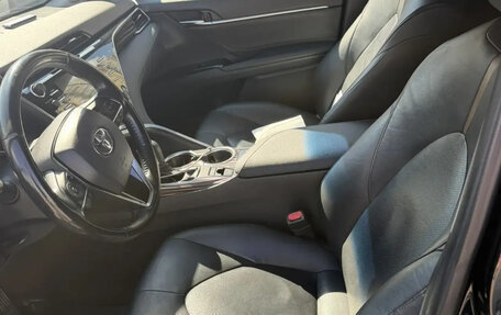 Toyota Camry, 2019 год, 2 990 000 рублей, 10 фотография