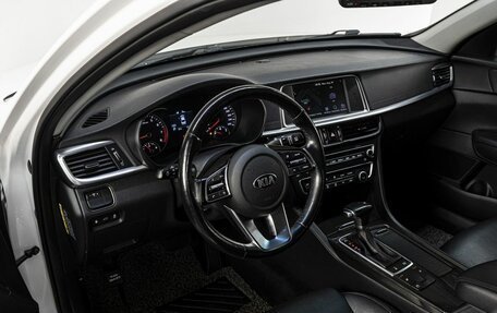 KIA K5 II, 2018 год, 1 890 000 рублей, 10 фотография