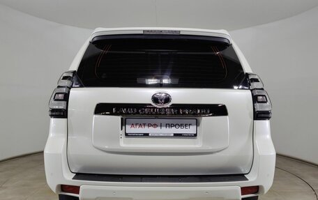 Toyota Land Cruiser Prado 150 рестайлинг 2, 2021 год, 5 980 000 рублей, 6 фотография