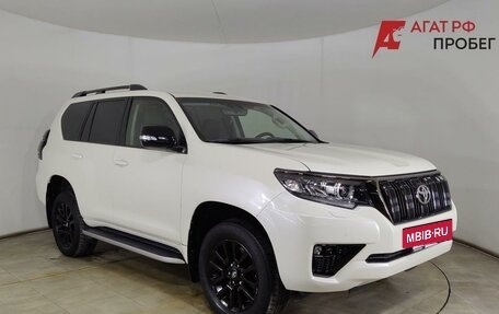 Toyota Land Cruiser Prado 150 рестайлинг 2, 2021 год, 5 980 000 рублей, 3 фотография