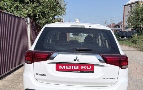 Mitsubishi Outlander III рестайлинг 3, 2019 год, 1 850 000 рублей, 3 фотография