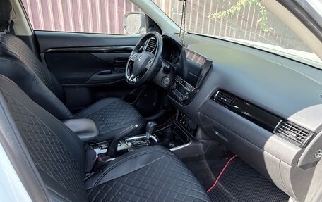 Mitsubishi Outlander III рестайлинг 3, 2019 год, 1 850 000 рублей, 9 фотография