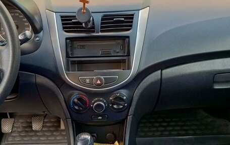 Hyundai Solaris II рестайлинг, 2016 год, 1 000 000 рублей, 7 фотография