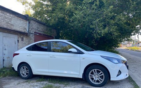 Hyundai Solaris II рестайлинг, 2020 год, 1 600 000 рублей, 3 фотография