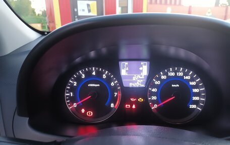 Hyundai Solaris II рестайлинг, 2015 год, 1 000 000 рублей, 6 фотография