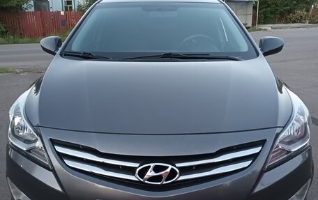 Hyundai Solaris II рестайлинг, 2015 год, 1 000 000 рублей, 3 фотография