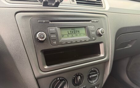 Skoda Rapid I, 2015 год, 350 000 рублей, 24 фотография