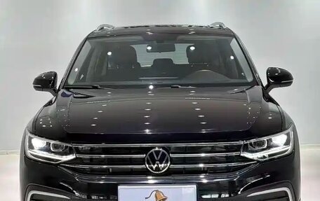 Volkswagen Tiguan II, 2023 год, 2 650 000 рублей, 2 фотография