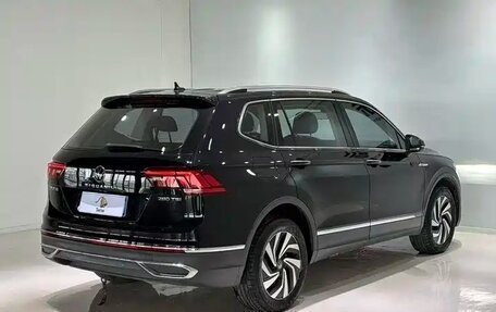 Volkswagen Tiguan II, 2023 год, 2 650 000 рублей, 4 фотография