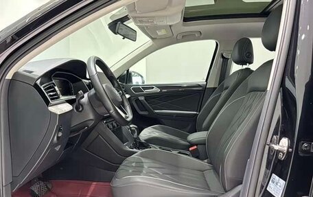 Volkswagen Tiguan II, 2023 год, 2 650 000 рублей, 8 фотография