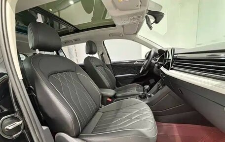 Volkswagen Tiguan II, 2023 год, 2 650 000 рублей, 11 фотография