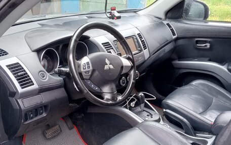 Mitsubishi Outlander III рестайлинг 3, 2011 год, 1 280 000 рублей, 10 фотография