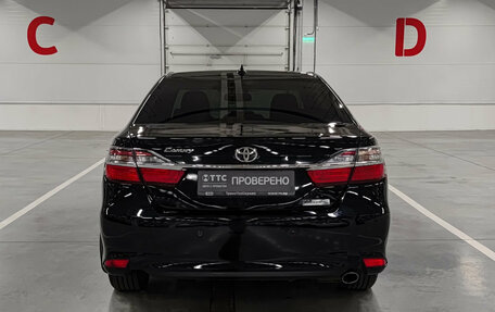 Toyota Camry, 2017 год, 1 690 000 рублей, 10 фотография