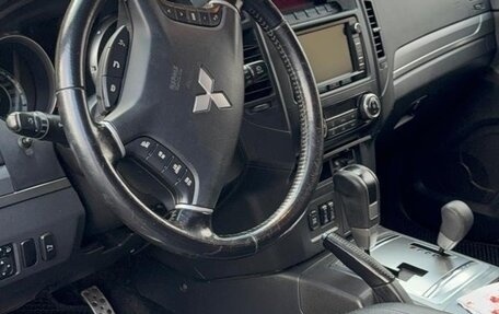 Mitsubishi Pajero IV, 2013 год, 1 950 000 рублей, 3 фотография