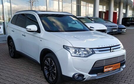 Mitsubishi Outlander III рестайлинг 3, 2014 год, 1 743 000 рублей, 4 фотография