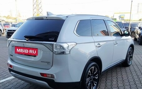 Mitsubishi Outlander III рестайлинг 3, 2014 год, 1 743 000 рублей, 3 фотография