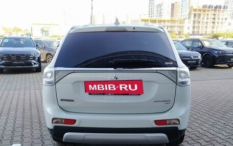 Mitsubishi Outlander III рестайлинг 3, 2014 год, 1 743 000 рублей, 5 фотография