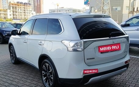 Mitsubishi Outlander III рестайлинг 3, 2014 год, 1 743 000 рублей, 6 фотография