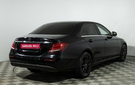 Mercedes-Benz E-Класс, 2020 год, 2 600 000 рублей, 5 фотография