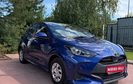 Toyota Yaris, 2022 год, 1 300 000 рублей, 1 фотография