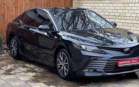 Toyota Camry, 2023 год, 3 000 000 рублей, 1 фотография
