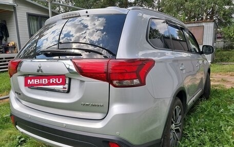 Mitsubishi Outlander III рестайлинг 3, 2015 год, 1 700 000 рублей, 5 фотография