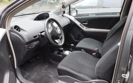 Toyota Yaris III рестайлинг, 2008 год, 320 000 рублей, 6 фотография